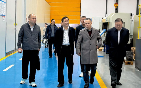 市人大常委会副主任金时刚走访新葡京手机客户端开展助企调研